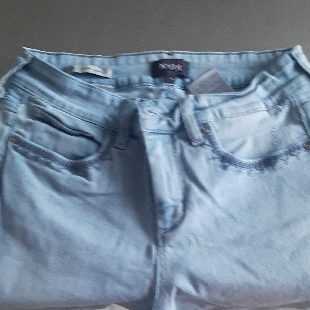 NYDJ💙PRETTY Embroidered HEM Light Blue Jeans Size 4 - Picture 4 of 7